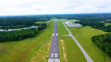 Runway 20 on approach